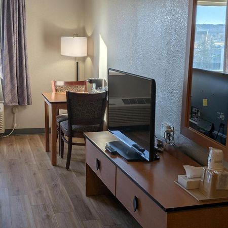 Days Inn & Suites By Wyndham Castle Rock Zewnętrze zdjęcie