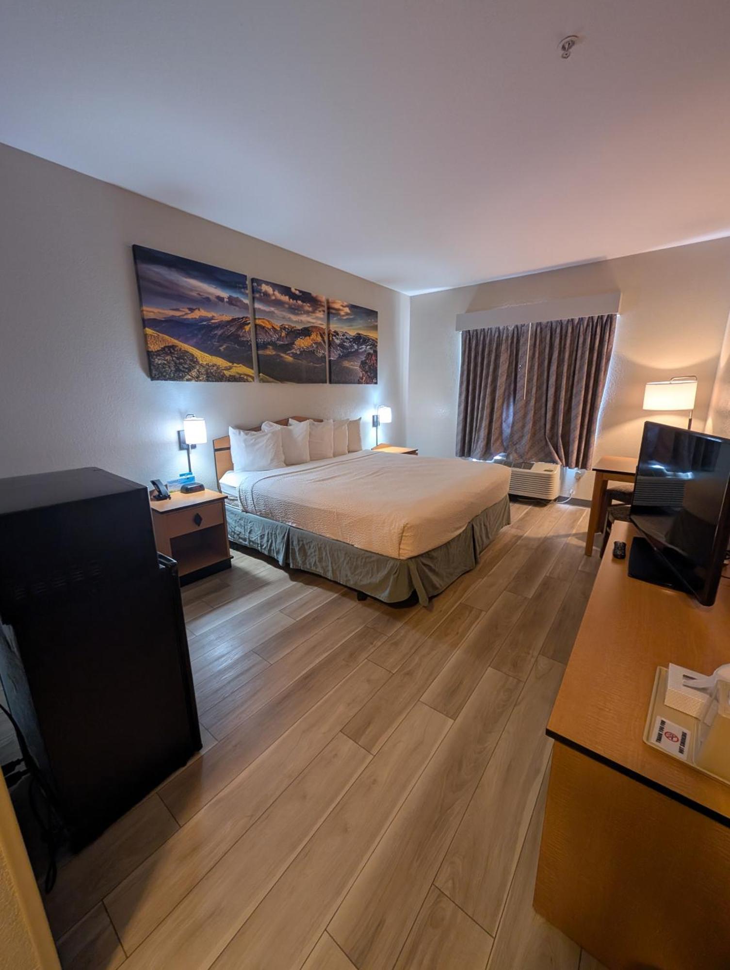 Days Inn & Suites By Wyndham Castle Rock Zewnętrze zdjęcie
