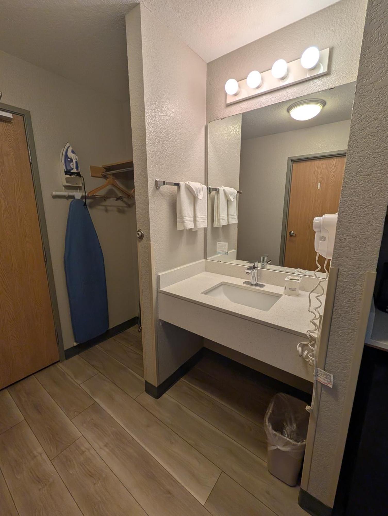 Days Inn & Suites By Wyndham Castle Rock Zewnętrze zdjęcie