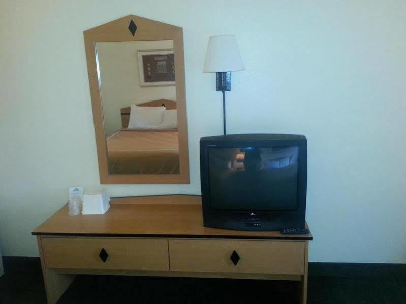 Days Inn & Suites By Wyndham Castle Rock Zewnętrze zdjęcie